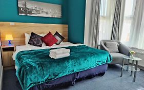 Wellesley Hotel